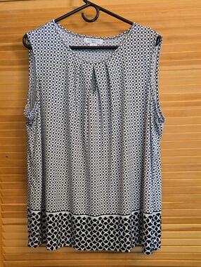 Liz Claiborne Black and White Sleeveless Geometric Tank